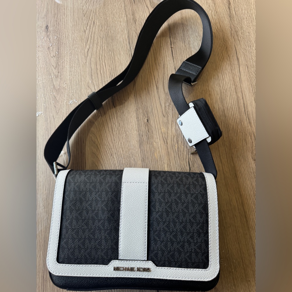 Michael Kors Black and White unisex Bag